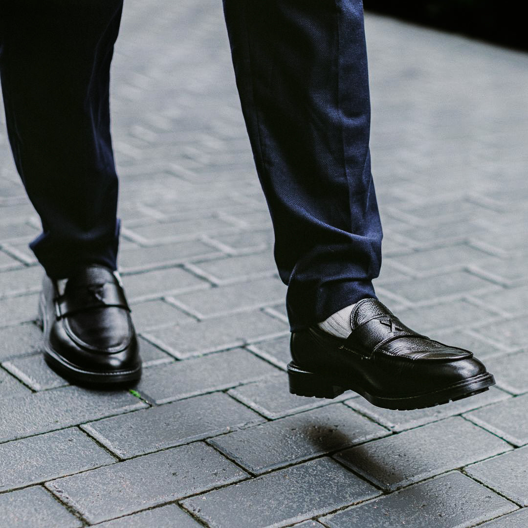 Men's Black Pebbled Leather Lug Centesimo