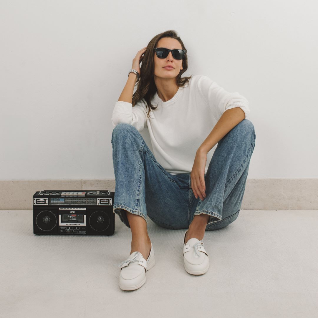 Women's Classic Crewneck Sweater - Vintage White